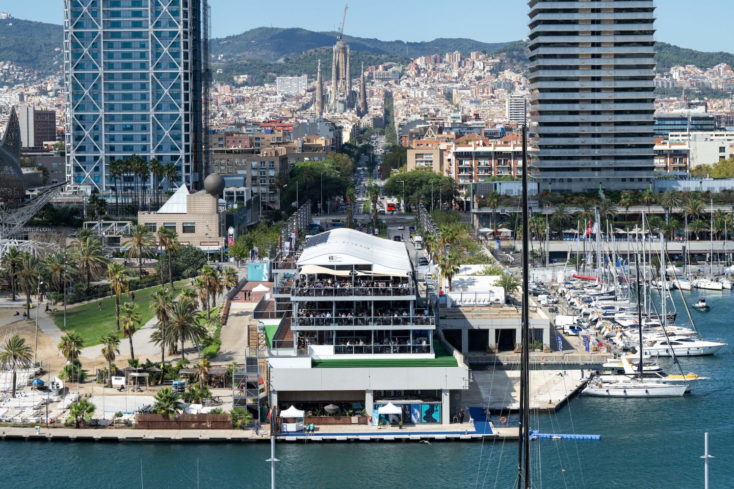 the-club-americas-cup-barcelona-losberger-de-boer-36827-small.jpg